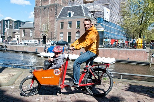Amsterdam rowerem z dzieckiem 