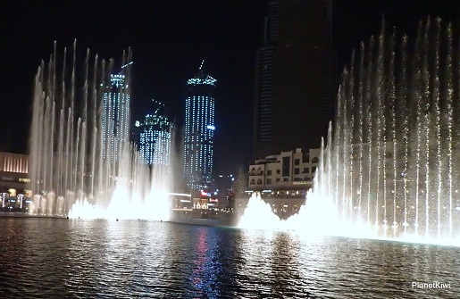 Dubaj tańczące fontanny atrakcje