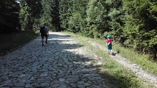 Tatry Dzien4 Hala Kondratowa z dzieckiem