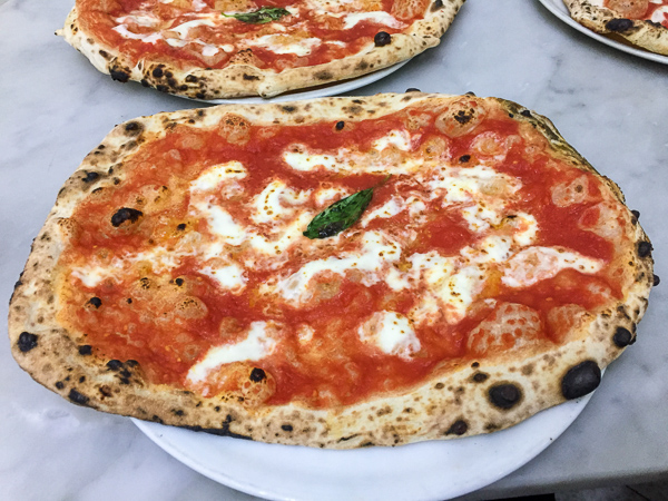 gdzie najlepsza pizza Neapol Włochy