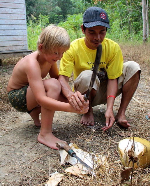 odkażanie, kokos - Borneo z dzieckiem