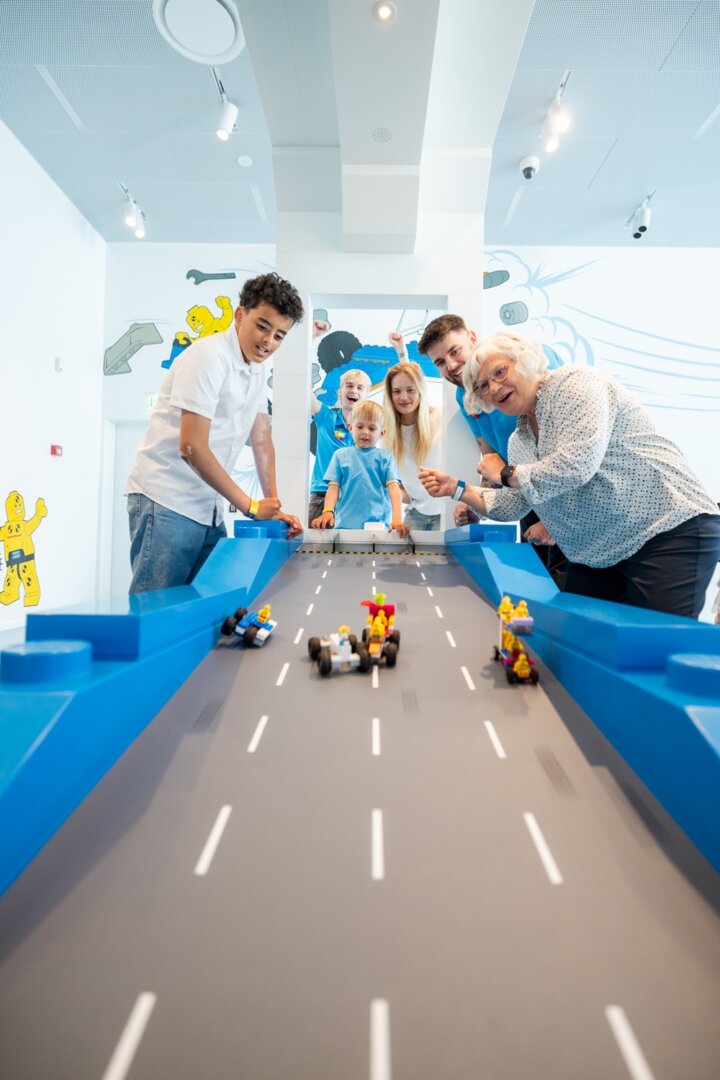 wyścigi samochodowe LEGO House atrakcje