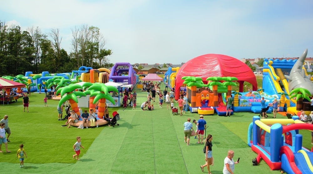 GigaPark dmuchańce nad morzem Mielno Sarbinowo