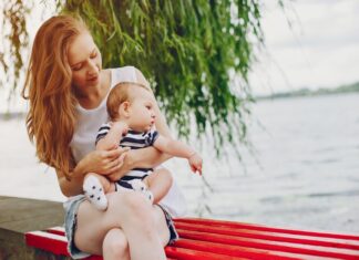 Sucha skóra u noworodka podczas podróży – jak chronić delikatną skórę maluszka?