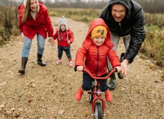 Pomysły na aktywne spędzanie czasu z najmłodszymi na świeżym powietrzu