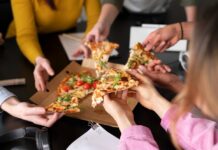 Rodzinny przystanek w podróży – jak pizzeria może umilić czas w drodze z dziećmi?