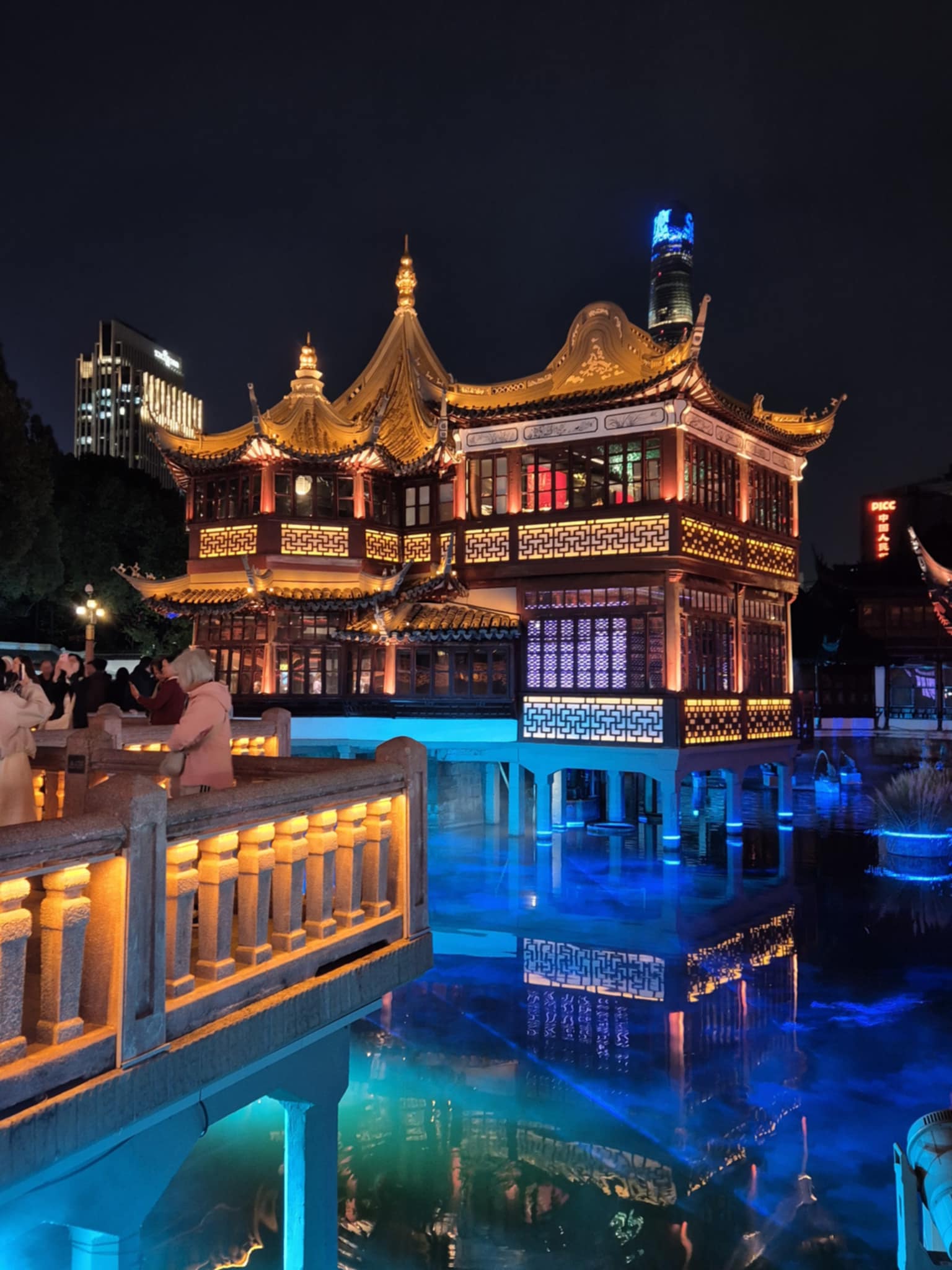 Yuyuan Stare Miasto Szanghaj - atrakcje nocą (2)