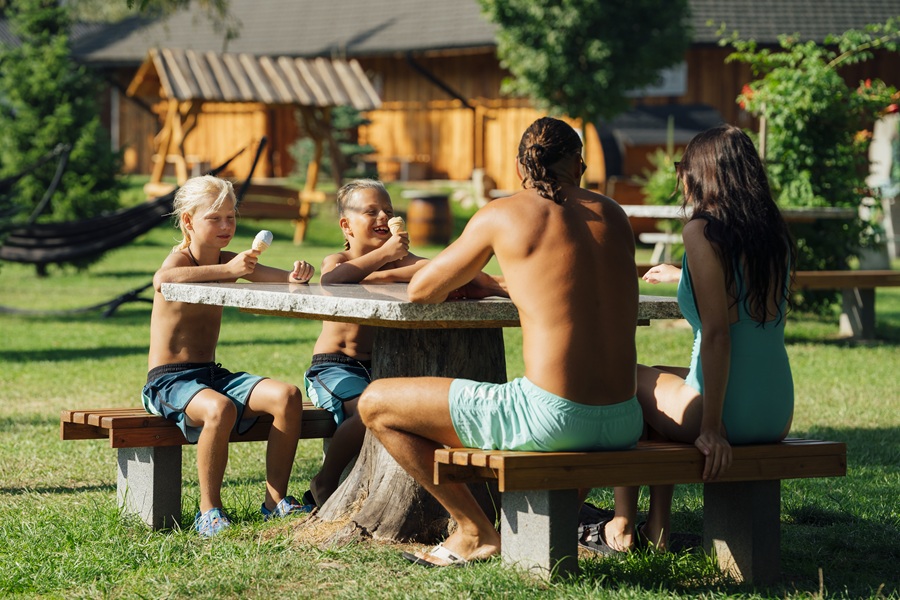 gastronomia udogodnienia dla rodzin Podhale Gorący Potok termy wodny plac zabaw dla dzieci
