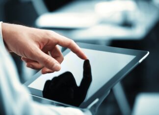 Tablet do nauki, pracy i rozrywki – na co zwrócić uwagę przed zakupem? tablet
