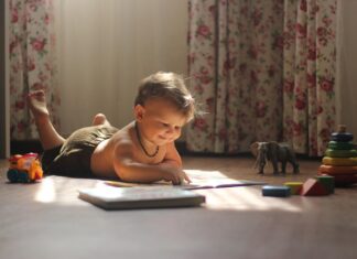 TUS w domu: jak wspierać rozwój społeczny i uczyć dziecko empatii? Kompleksowy poradnik dla rodziców karty edukacyjne dla dzieci