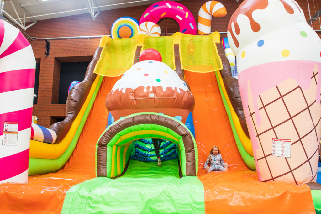 Gigantyczny Park Dmuchańców Candy Park atrakcje dla dzieci opinie