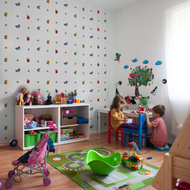 Naklejki ścienne – świetny pomysł na ożywienie dziecięcego pokoju