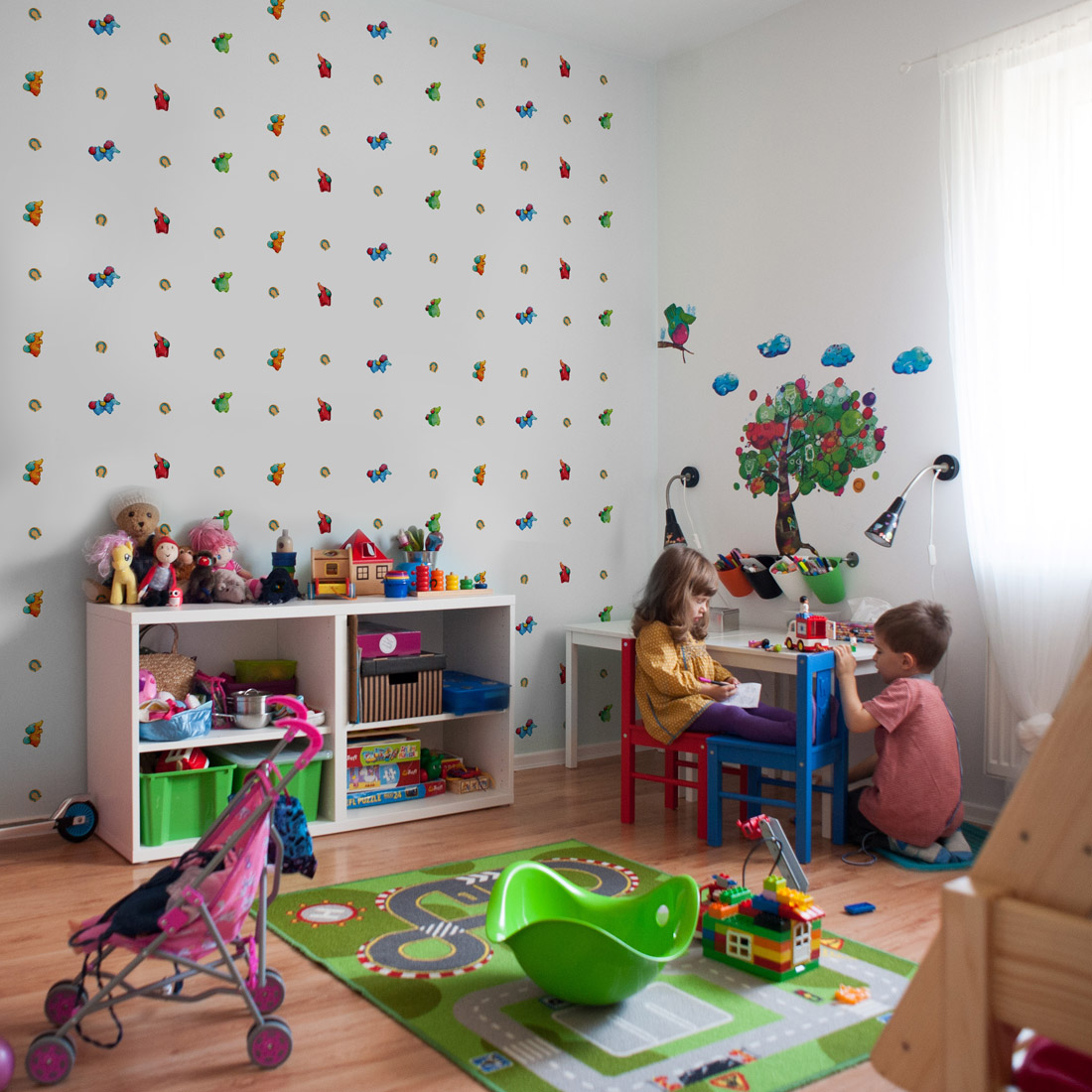 Naklejki ścienne – świetny pomysł na ożywienie dziecięcego pokoju