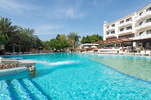 Paphos Gardens Holiday Resort Cypr zima styczeń luty oferty na ferie zimowe czy warto