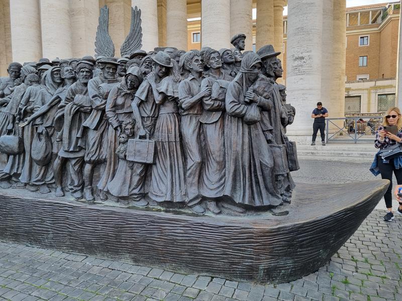 Watykan pomnik uchodźców