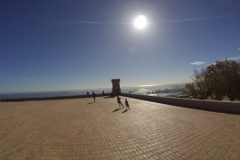Wzgórze Montjuïc z dzieckiem Barcelona