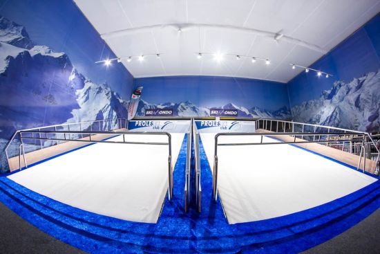 Całoroczne sztuczne stoki narciarskie w Polsce, czyli gdzie jeździć gdy nie ma śniegu? całoroczne sztuczne stoki narciarskie rodzinne atrakcje