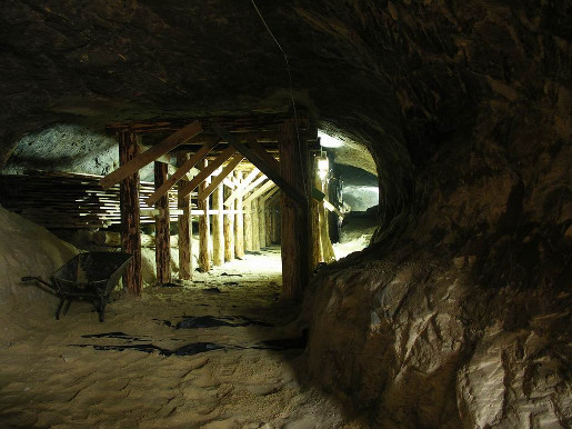 ciekawe miejsca blisko warszawy bunkry groty nagórzyckie podziemna trasa turystyczna