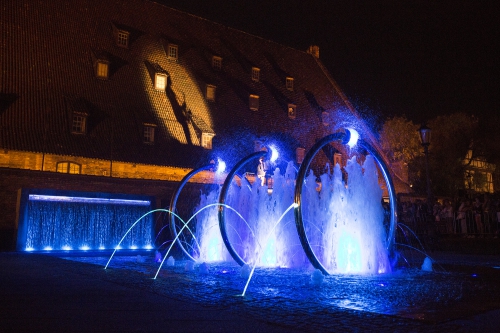 Dzieci kochają fontanny w Gdańsku Fontanna Heweliusza Gdańsk