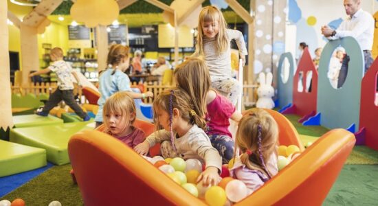 gdzie z dzieckiem Warszawa sale zabaw centrum nauki zabawa SmartKids_Tuptaj