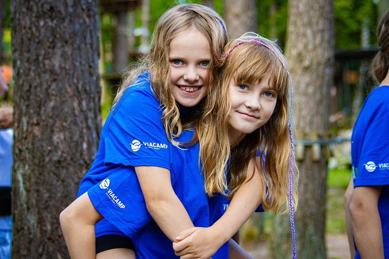 Wyjątkowe wakacje dla dzieci i młodzieży – kolonie i obozy letnie na Mazurach i Kaszubach