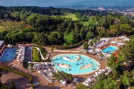 Kemping Norcenni Girasole Club najlepsze rodzinne campingi w Europie z basenami i aquaparkiem dla dzieci Włochy