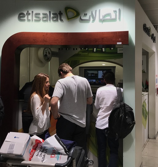 lotnisko Dubaj gdzie kupić kartę SIM opinie koszty połączeń internet