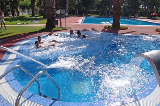najlepsze kempingi dla rodzin Hiszpania z basenami i aquaparkiem Opinie