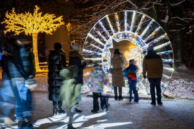 Ferie zimowe w Parku Miliona Świateł: magiczne chwile pełne blasku i zabawy