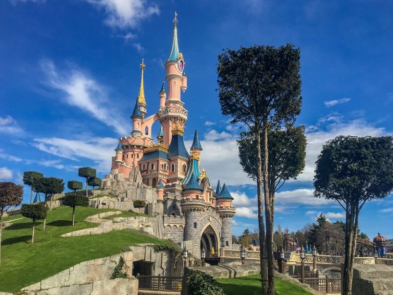 Rodzinny park rozrywki Disneyland w Paryżu ma już 25 lat Rodzinny park rozrywki Disneyland w Paryżu ma już 25 lat