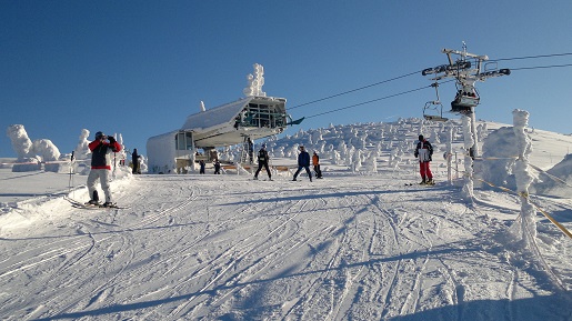 gdzie na narty wiosną rodzinne atrakcje wyciąg narciarski wiosną opinie