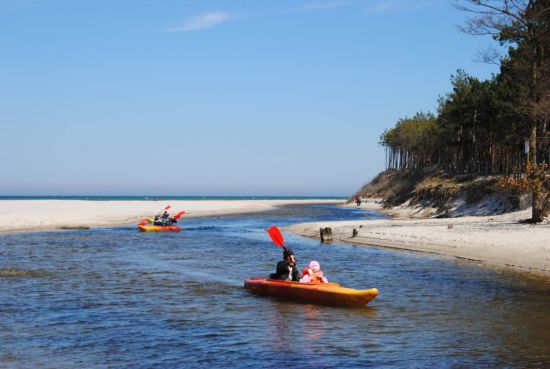 Rodzinne Spływy kajakowe – Piaśnicą do Bałtyku spływy kajakowe Piaśnica atrakcje dla dzieci